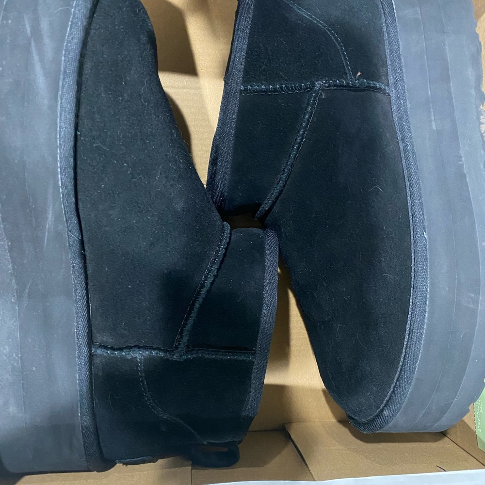 UGG Women’s Boots size-9
